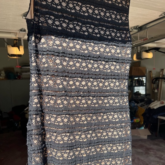 Max studio stretchy lace design dress women’s large - Picture 4 of 4